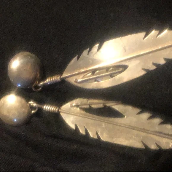 Sterling Silver feather dangle earrings - Picture 3 of 3